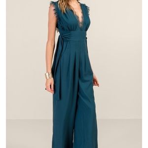 MIRA LACE NECKLINE JUMPSUIT Sz L EUC.